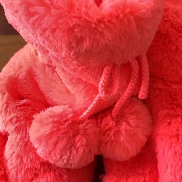 Fuzzy boot slippers. Kids xxl or women’s 7. Never worn. Excellent condition - Picture 2 of 5